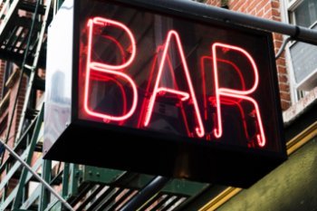 Спрос на изготовление вывесок в России за год вырос в 7 раз Спрос на изготовление вывесок в России за год вырос в 7 раз