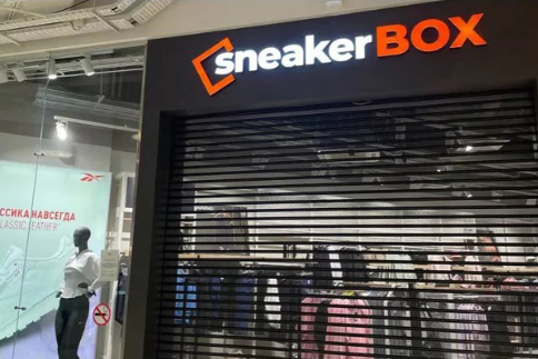 Магазин Reebok откроется в аутлете Шереметьево под новой вывеской SneakerBox Магазин Reebok откроется в аутлете Шереметьево под новой вывеской SneakerBox
