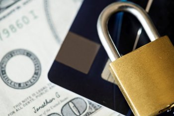 Маркетплейсы и 115-ФЗ: как продавцам избежать блокировок Маркетплейсы и 115-ФЗ: как продавцам избежать блокировок