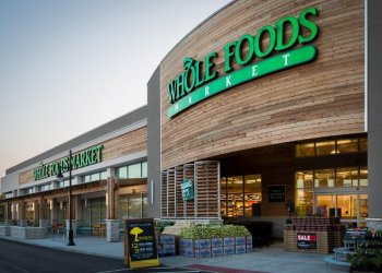 Whole Foods уволит сотни сотрудников Whole Foods уволит сотни сотрудников