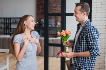 Сколько россияне планируют потратить на подарки к 8 марта – исследование Сколько россияне планируют потратить на подарки к 8 марта – исследование