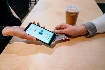 Заменит ли смартфон онлайн-кассу с пинпадом? Заменит ли смартфон онлайн-кассу с пинпадом?