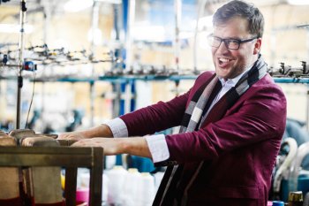 Сергей Тонков, St. Friday Socks: «Надев яркие носки один раз, уже трудно остановиться и не начать носить их постоянно» Сергей Тонков, St. Friday Socks: «Надев яркие носки один раз, уже трудно остановиться и не начать носить их постоянно»