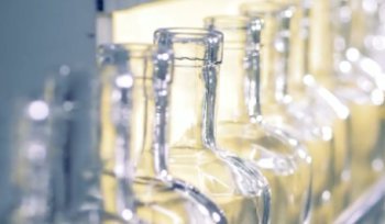 Падение продаж водки в РФ за 9 месяцев составило 4,5% Падение продаж водки в РФ за 9 месяцев составило 4,5%