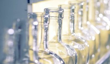 Падение продаж водки в РФ за 9 месяцев составило 4,5% Падение продаж водки в РФ за 9 месяцев составило 4,5%