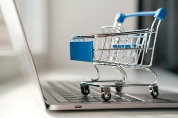 Рост замедлился, регулирование выросло, поглощения активизировались: главные итоги 2025 года в e-commerce Рост замедлился, регулирование выросло, поглощения активизировались: главные итоги 2025 года в e-commerce