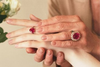 «Игра в кальмара»: как в кризис выжить и победить ювелирному бизнесу в премиальном сегменте? «Игра в кальмара»: как в кризис выжить и победить ювелирному бизнесу в премиальном сегменте?