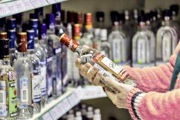 Доля продаж водки в 2023 году составила 39% от всего объёма алкоголя Доля продаж водки в 2023 году составила 39% от всего объёма алкоголя