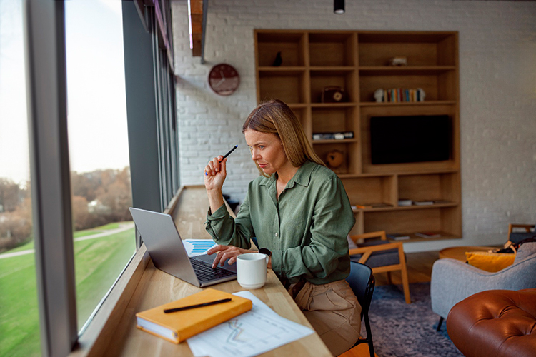 Постпандемический синдром: какие практики удалённой работы укоренились навсегда, а что оказалось мимолётным трендом Постпандемический синдром: какие практики удалённой работы укоренились навсегда, а что оказалось мимолётным трендом
