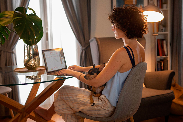 Постпандемический синдром: какие практики удалённой работы укоренились навсегда, а что оказалось мимолётным трендом Постпандемический синдром: какие практики удалённой работы укоренились навсегда, а что оказалось мимолётным трендом