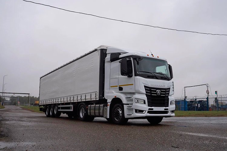 Дополнительная тонна в каждом рейсе: как KAMAZ-54902 меняет экономику региональных перевозок для ритейла Дополнительная тонна в каждом рейсе: как KAMAZ-54902 меняет экономику региональных перевозок для ритейла