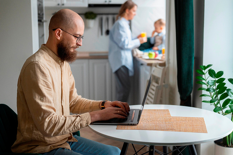 Постпандемический синдром: какие практики удалённой работы укоренились навсегда, а что оказалось мимолётным трендом Постпандемический синдром: какие практики удалённой работы укоренились навсегда, а что оказалось мимолётным трендом