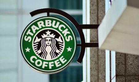Starbucks снова возглавила рейтинг самых дорогих ресторанных брендов мира Starbucks снова возглавила рейтинг самых дорогих ресторанных брендов мира