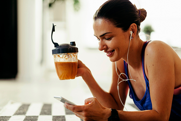 Функциональные напитки и «умные перекусы»: как протеиновый кофе и батончики стали формой полноценного питания Функциональные напитки и «умные перекусы»: как протеиновый кофе и батончики стали формой полноценного питания