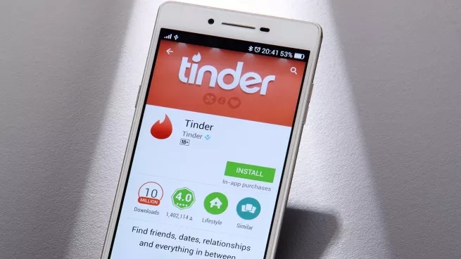 Tinder перестал работать в России