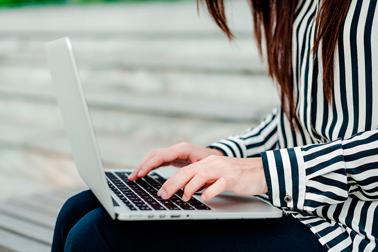 E-commerce в эпоху нейропоиска: как AEO и GEO возвращают продажи E-commerce в эпоху нейропоиска: как AEO и GEO возвращают продажи