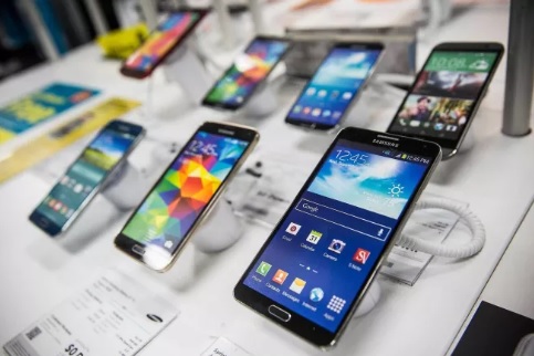 Продажи новых смартфонов в России во II квартале выросли на 76% Продажи новых смартфонов в России во II квартале выросли на 76%