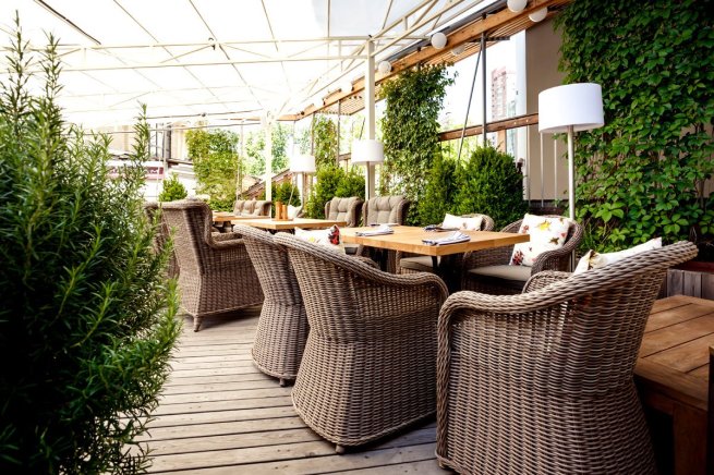 Госдума рассмотрит законопроект о продаже алкоголя на летних верандах Госдума рассмотрит законопроект о продаже алкоголя на летних верандах